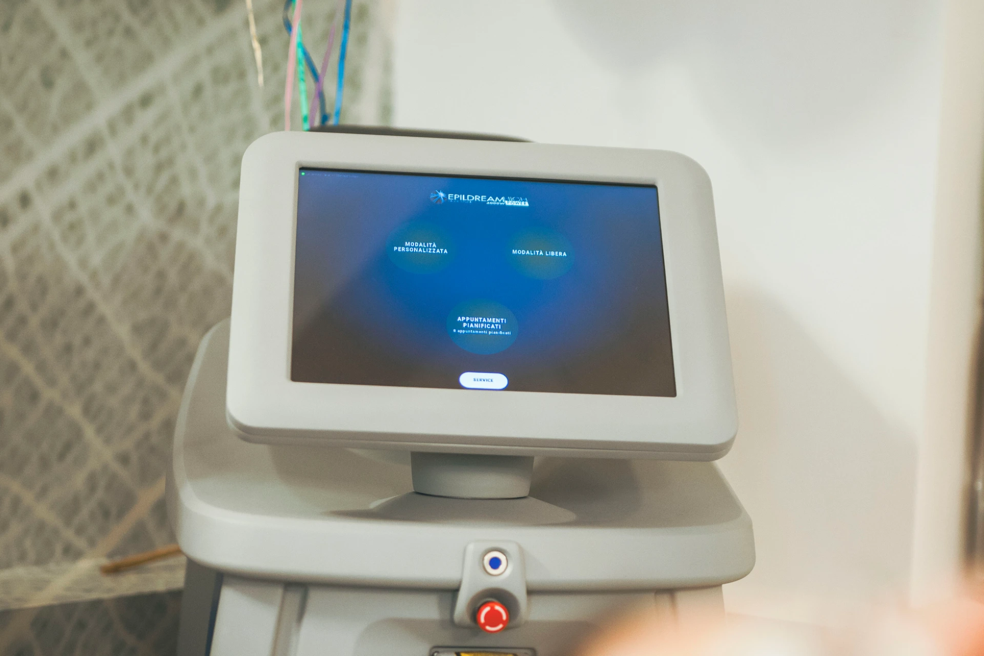 schermo del macchinario epildream che mostra la creazione su misura del percorso di epilazione laser per rimuovere peli indesiderati